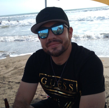 <em><strong>Javier R.</strong></em>